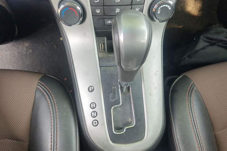 Used Chevrolet Cruze 2015 Hatchback 1.6L Automatic Comfort Edition