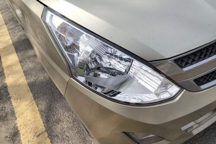 Used Wuling Rongguang V 2016 1.5L Standard Version Right Front Headlight