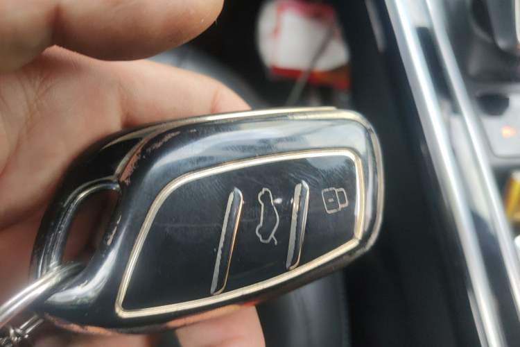 Used Roewe RX5 MAX 2019 300TGI Automatic 4G Connect Luxury Edition Vehicle Key