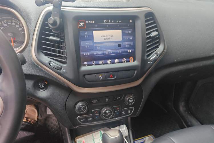 Used Jeep Cherokee 2016 2.0L Superior Edition
