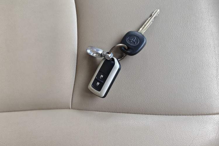 Used Toyota Highlander 2011 2.7L Two-Wheel Drive 5-Seater Elite Edition Vehicle Key