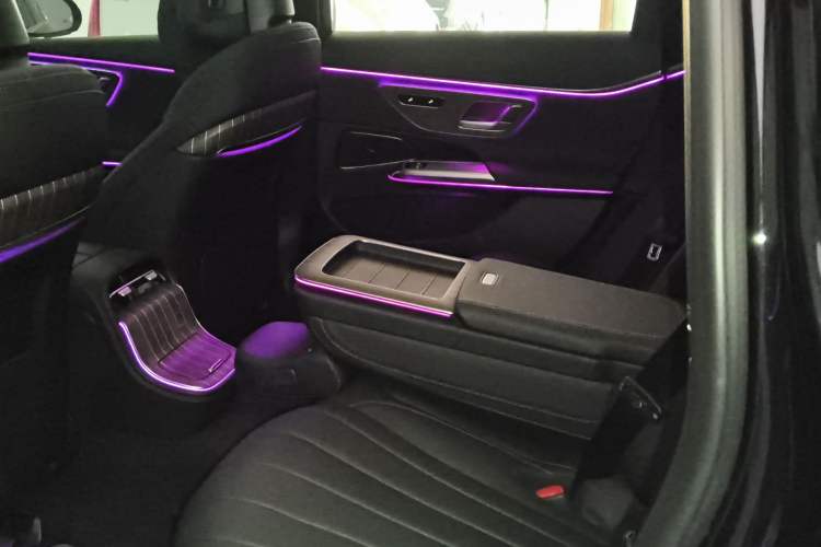 Used Mercedes-Benz E-Class New Energy 2024 E 350 e L Plug-in Hybrid Sedan
