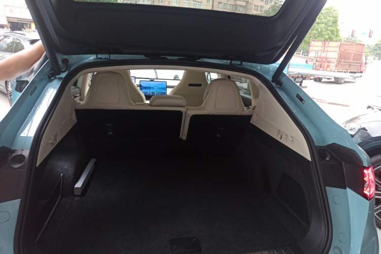 Used Hima Luxeed R7 2025 Range-Extended Version 251 km Max Trunk