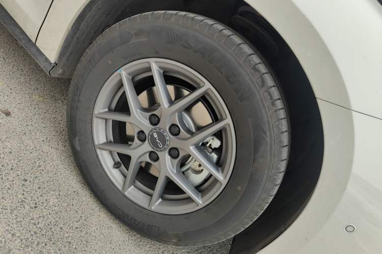 Used BYD Seal 06 New Energy 2025 DM-i Smart Drive 80KM Luxury Model Right Front Wheel Hub