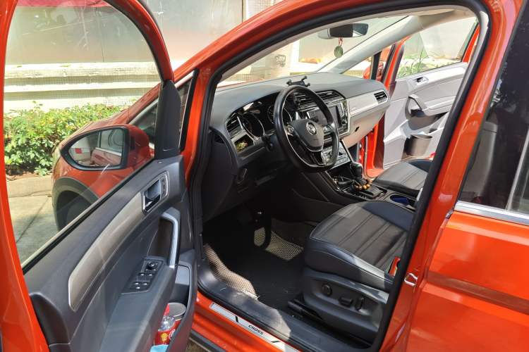 Used Volkswagen Touran 2018 Volkswagen Touran L 280TSI DSG Boundary Luxury Edition 7 Seats China VI Standard
