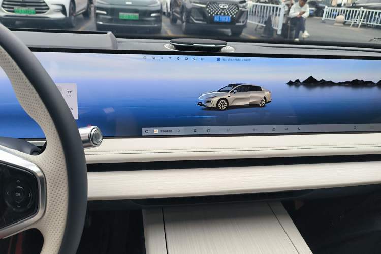 Used Geely Galaxy E8 2024 665 km Range Rear-Drive Starship Long-Range Version Audio And AC Panel