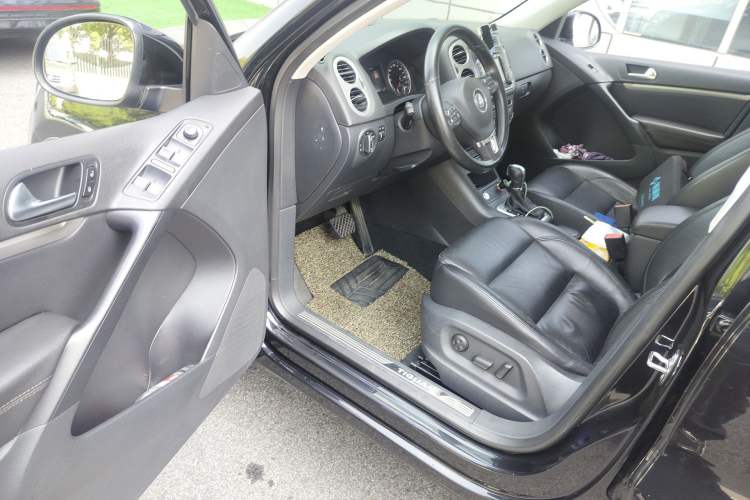 Used Volkswagen Tiguan 2015 2.0 TSI Automatic All-Wheel Drive Luxury Edition Driver Seat