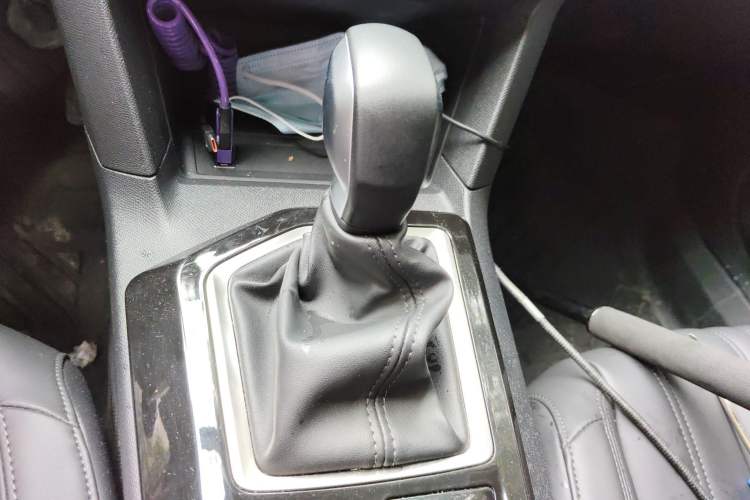 Used Peugeot 408 2022 1.6T Light-Chasing Edition Gear Lever