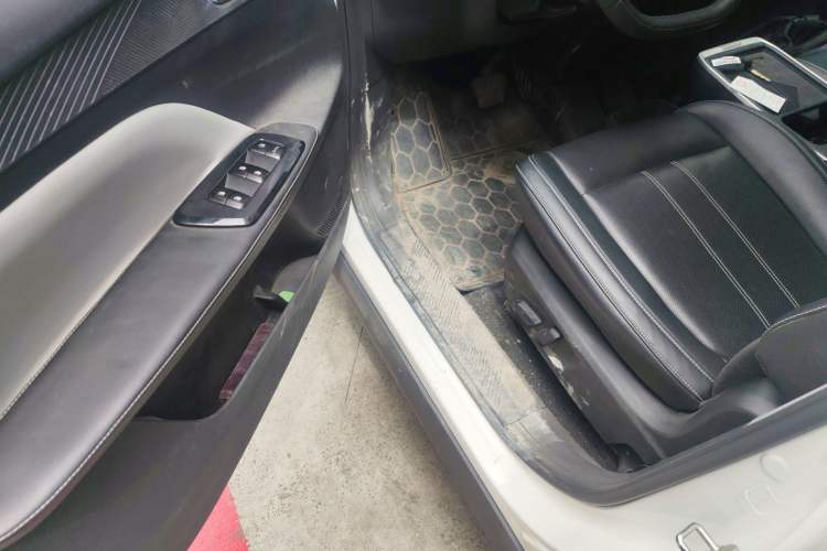 Used Venucia VX6 2023 520 Max Driver Seat