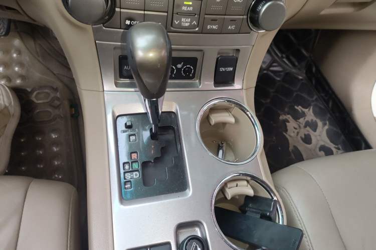 Used Toyota Highlander 2012 2.7L Two-Wheel Drive 7-Seater Luxury Edition Gear Lever