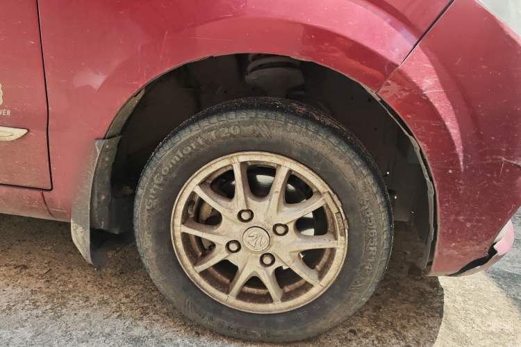 Used BAIC Weiwang M30 2015 1.5L Basic Version DAM15 Right Front Wheel Hub