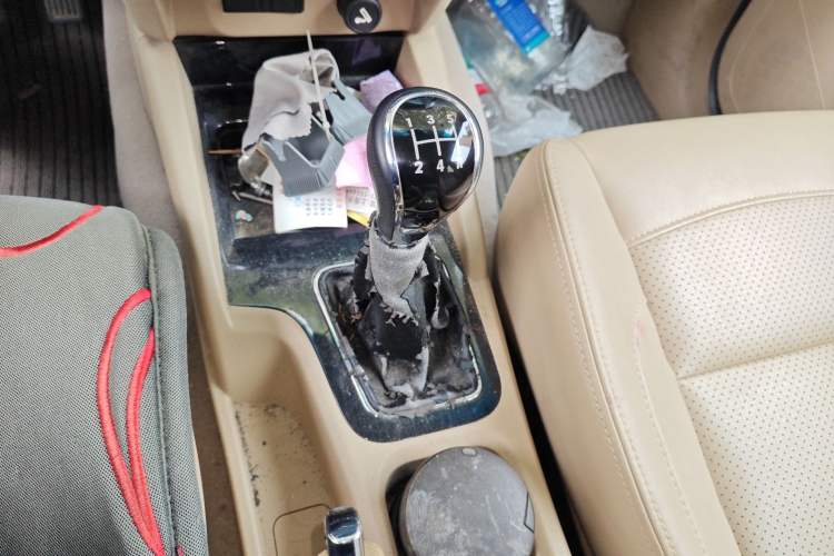 Used Wuling Hongguang 2016 1.5L S1 Deluxe Model China V-standard Gear Lever