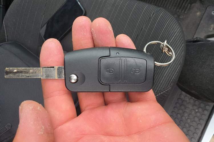 Used JMC Transit 2021 2.8T Space King Standard Version Long Wheelbase Mid-Height Roof Rear Single Tire – Step 6-Seater Diesel China VI Emission Standard JX493