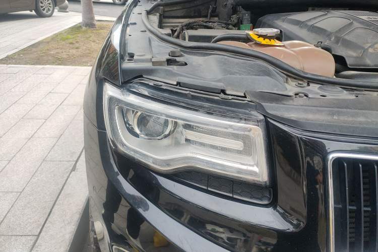 Used Jeep Grand Cherokee 2014 3.0TD Diesel Comfort Navigation Version Right Front Headlight