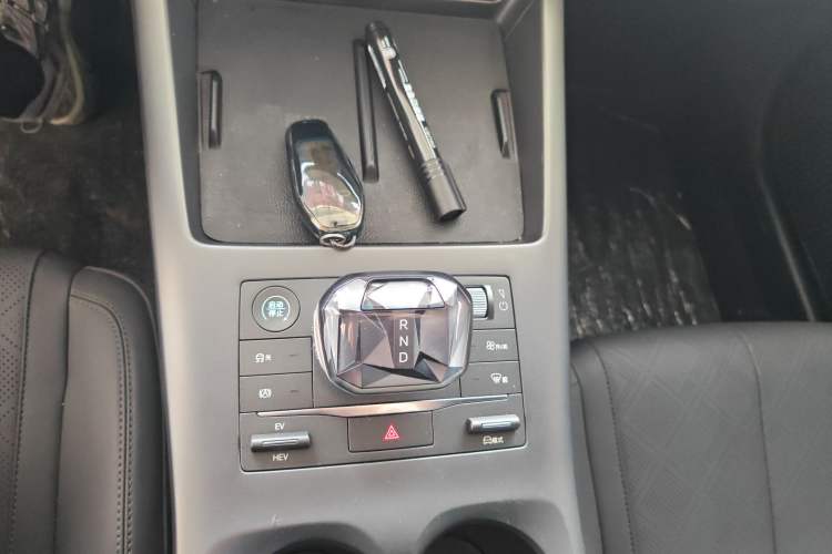 Used BYD Qin PLUS 2025 DM-i Smart Drive 55KM Leading Model Gear Lever