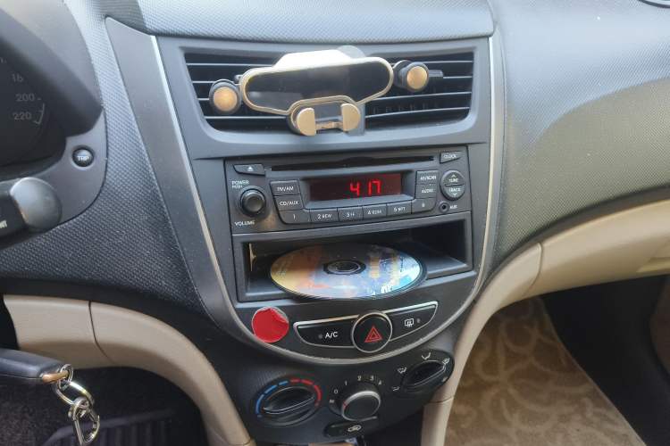 Used Hyundai Verna (older generation) 2014 1.4L Manual Fashion GS Model
