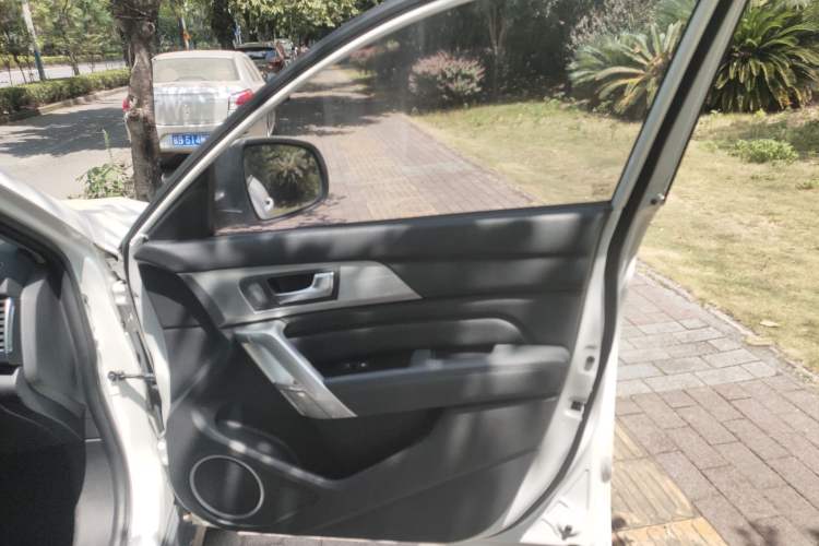 Used Haval H2 2017 Red-Label 1.5T Manual Two-Wheel Drive Luxury Model