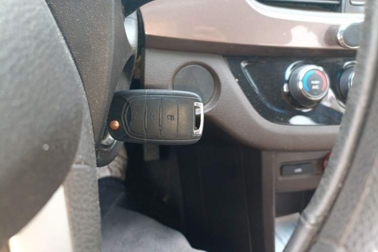 Used Baojun 310W 2017 1.5L Manual Fashion Model China V Vehicle Key