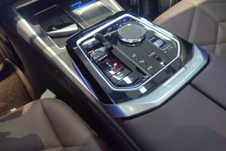 Used BMW 7 Series 2023 735Li M Sport Package Gear Lever