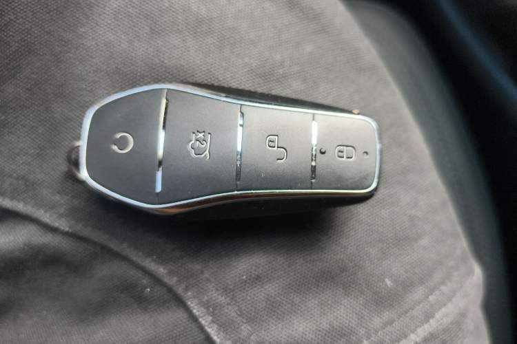 Used BYD Qin PLUS 2025 DM-i Smart Drive 55KM Leading Model Vehicle Key