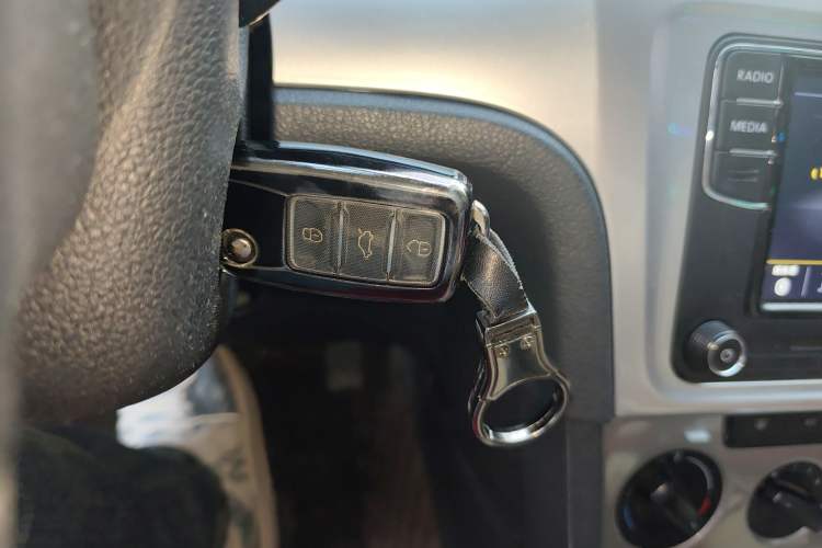 Used Volkswagen Gran Lavida 2013 1.6L Automatic Fashion Model
