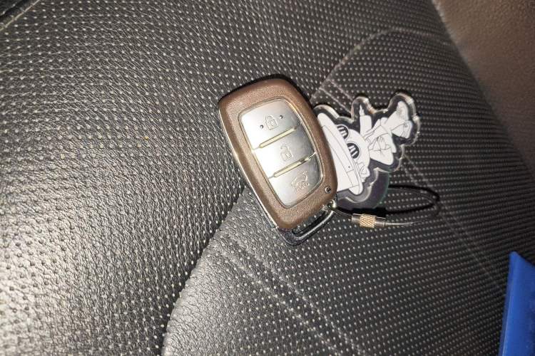 Used Hyundai ix35 2013 2.0L Automatic Two-Wheel Drive Smart GLS China IV Standard Vehicle Key