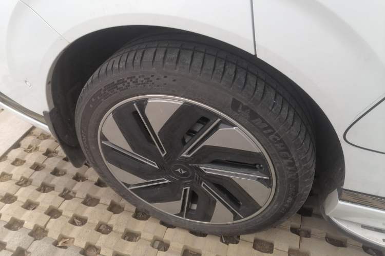 Used Dongfeng eπ eπ008 2025 210Max Range-Extended Version 5 Seats