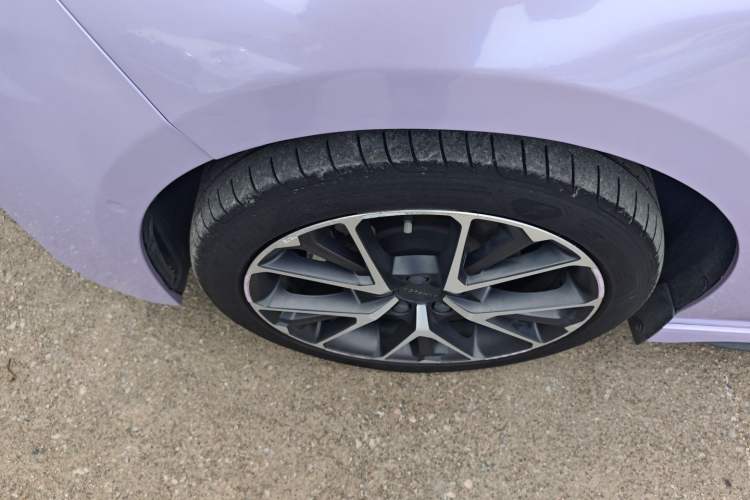 Used Lynk & Co 03 2021 2.0TD Automatic Trendy Champion Edition Left Front Wheel Hub