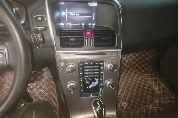 Used Volvo XC60 2017 T5 AWD Smart Upgrade Edition
