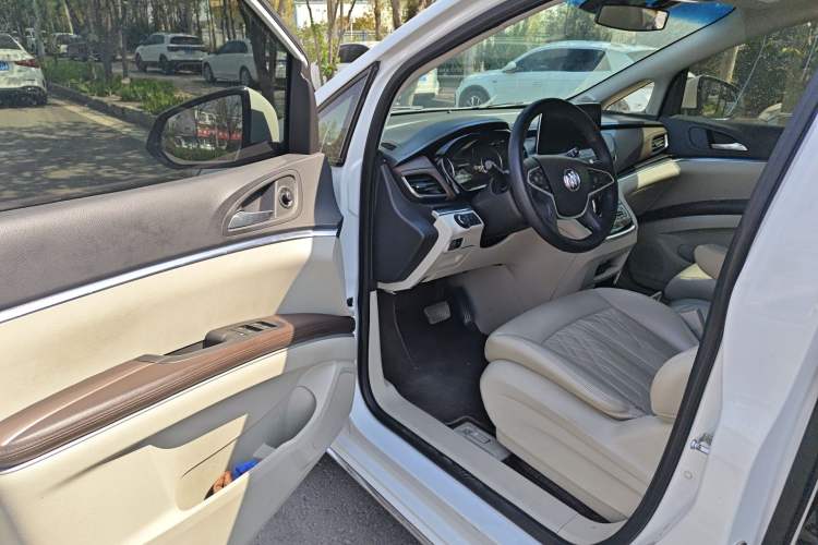 Used Buick GL8 2023 Land Executive Class Smart Enjoyment Model
