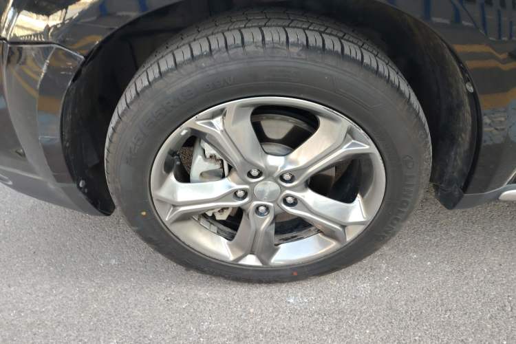 Used Dodge Journey 2016 2.4L Two-Wheel-Drive Touring Edition Left Front Wheel Hub