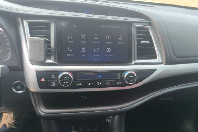 Used Toyota Highlander 2021 2.0T Four-Wheel Drive Luxury Edition 7 Seats Audio And AC Panel