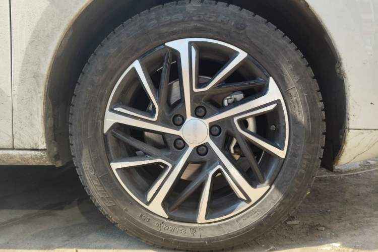 Used Haval JOLION 2021 1.5T Automatic Grand Three-Volume Version Right Front Wheel Hub