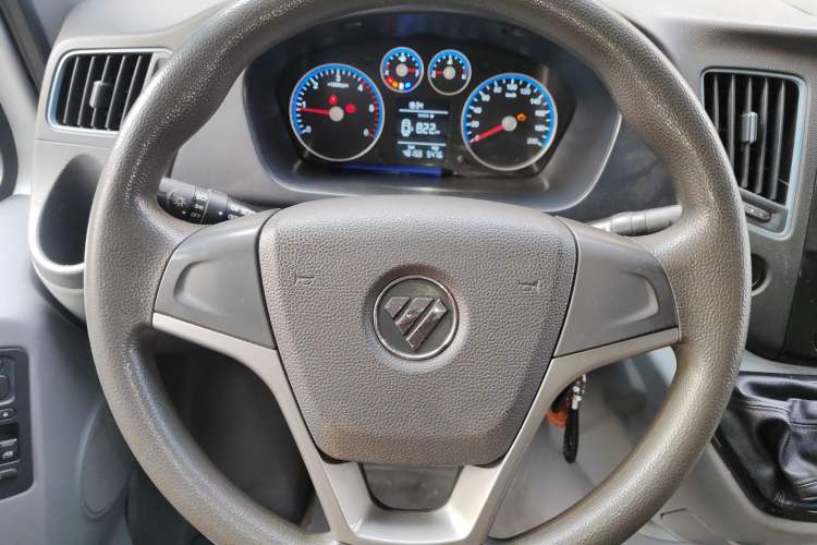Used Foton Toano 2020 2.5T Manual Tongtu Short Wheelbase Flat Roof 5/6/7-Seater 4J25TC3