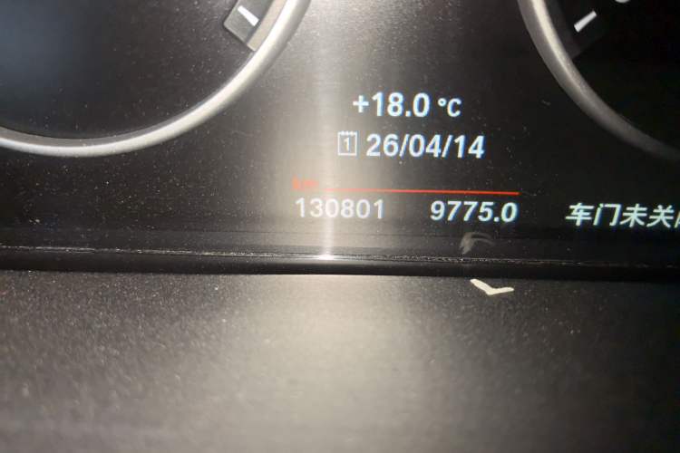 Used BMW X5 2015 xDrive28i Odometer Close Up