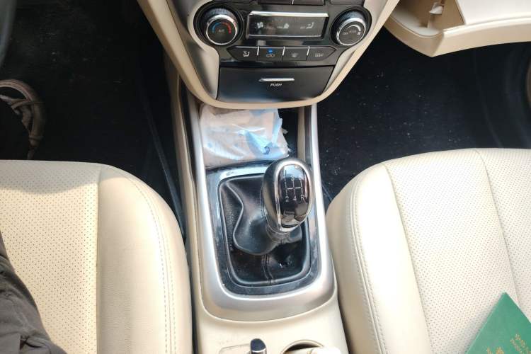 Used CHANGAN Eado 2014 1.6L Manual Luxury Model Gear Lever