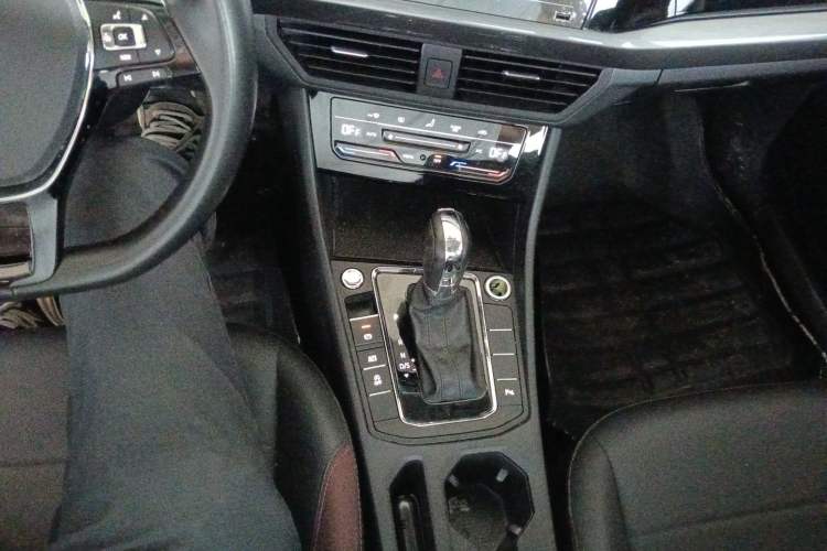 Used Volkswagen Bora 2021 1.5L Automatic Elite Smart Connect Edition Gear Lever