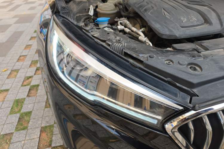 Used Hongqi H5 2020 1.8T Automatic Smart Connect Flagship Edition Right Front Headlight