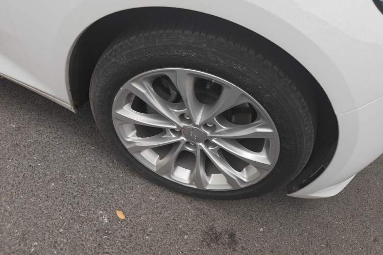 Used Cadillac CT5 2022 28T Luxury Edition Right Front Wheel Hub