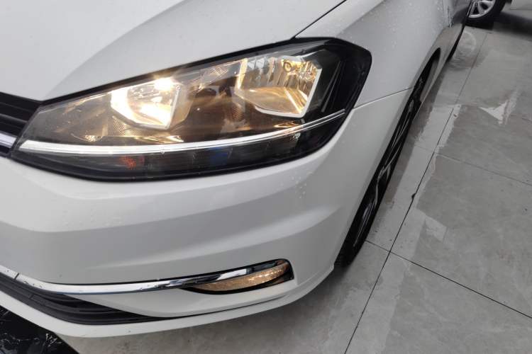 Used Volkswagen Golf 2018 230TSI Automatic Luxury Version
