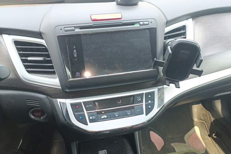 Used Honda Jade 2014 1.8L CVT Luxury Edition 5 seats
