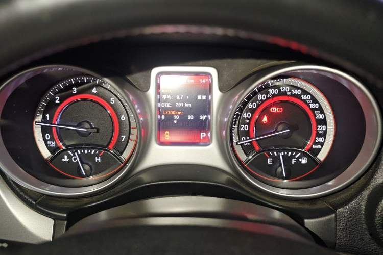 Used Dodge Journey 2013 2.4L Two-Wheel Drive Luxury Version