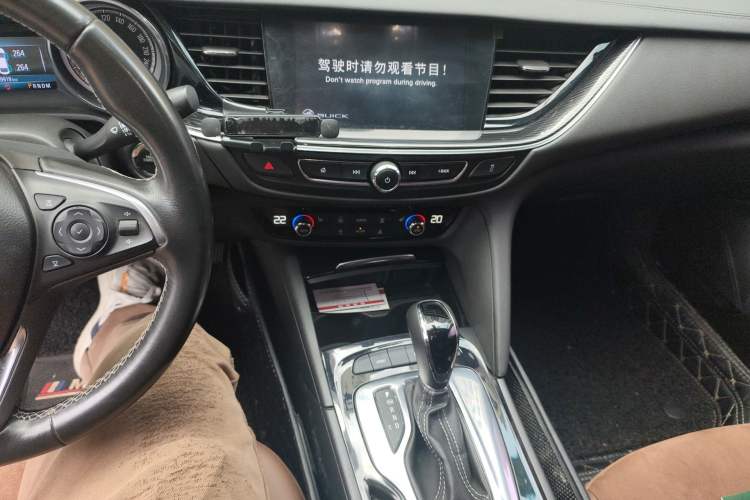 Used Buick Regal 2019 20T Elite Version China V Standard Audio And AC Panel