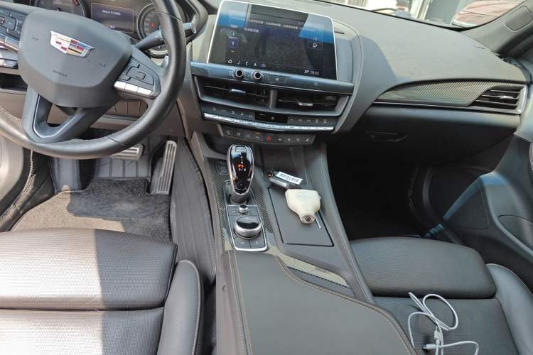 Used Cadillac CT5 2020 Revised 28T Platinum Sport Edition Gear Lever