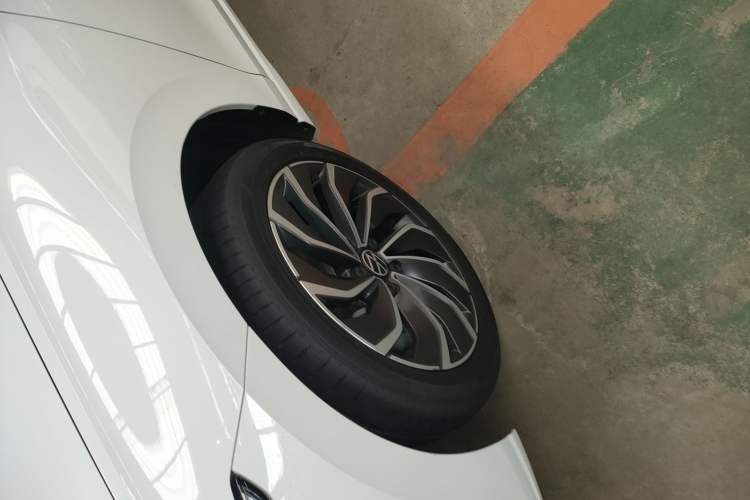 Used Volkswagen Golf 2023 Facelift 280TSI DSG Pro Left Front Wheel Hub