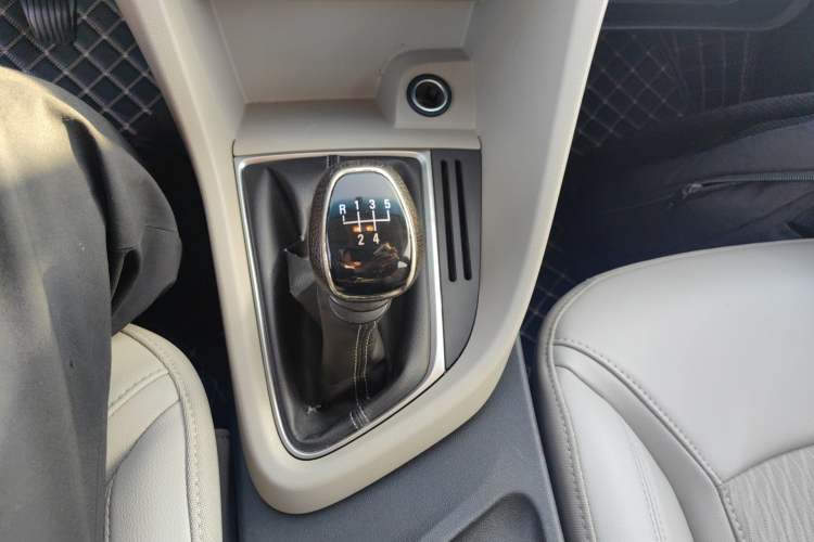 Used Buick GT 2017 15N Manual Elite Version Gear Lever