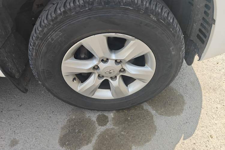 Used Toyota Prado 2010 4.0L Automatic TX-L Right Front Wheel Hub