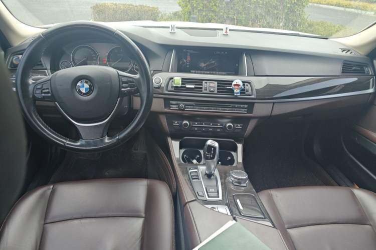 Used BMW 5 Series 2014 525Li Luxury Design Package Center Console