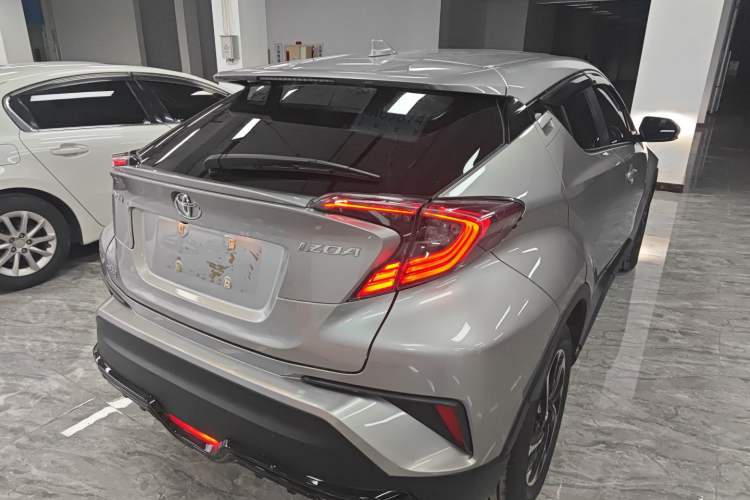 Used Toyota IZOA 2020 2.0L Yichi Version