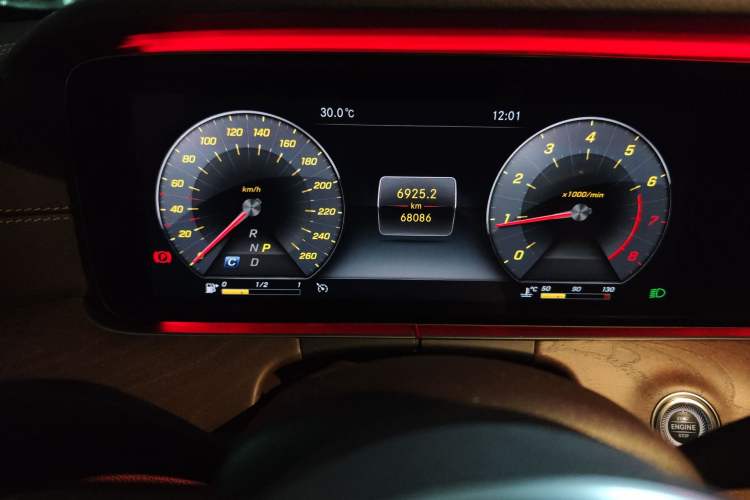 Used Mercedes-Benz E-Class 2020 Restyled E 300 L Exclusive Edition Odometer Close Up